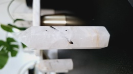 Kryształ górski z turmalinem