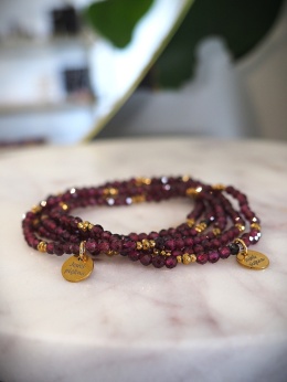 Bransoletka z granatów z zawieszką „Jesteś piękna”